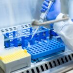 Il controllo microbiologico degli alimenti garantisce la sicurezza e la qualità dei prodotti, assicurando standard igienici elevati.