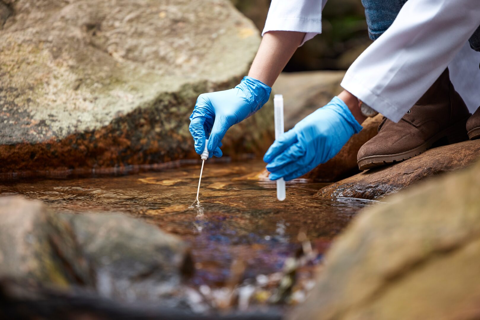 Analisi acqua Legionella: perché l’analisi legionella acqua è cruciale per la sicurezza e la prevenzione nelle acque a rischio.